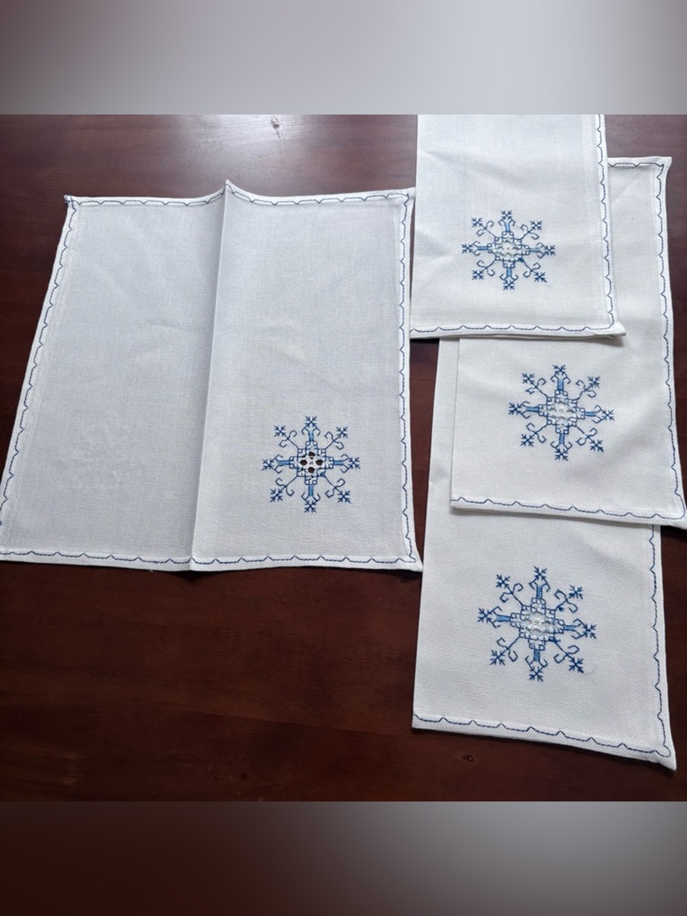 Vintage embroidered handmade cotton cloth napkins snowflake set of 4 folk art